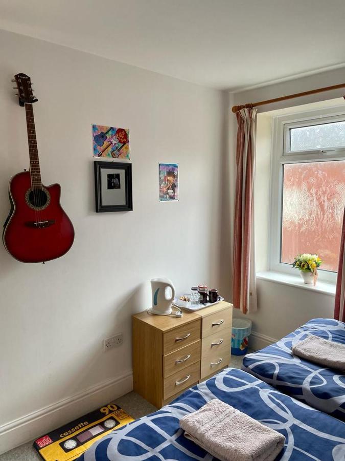 The Blue Moon Bed & Breakfast Blackpool Exterior photo