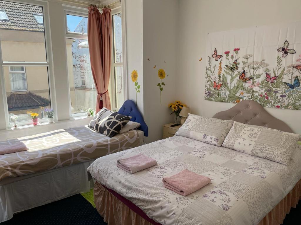 The Blue Moon Bed & Breakfast Blackpool Exterior photo